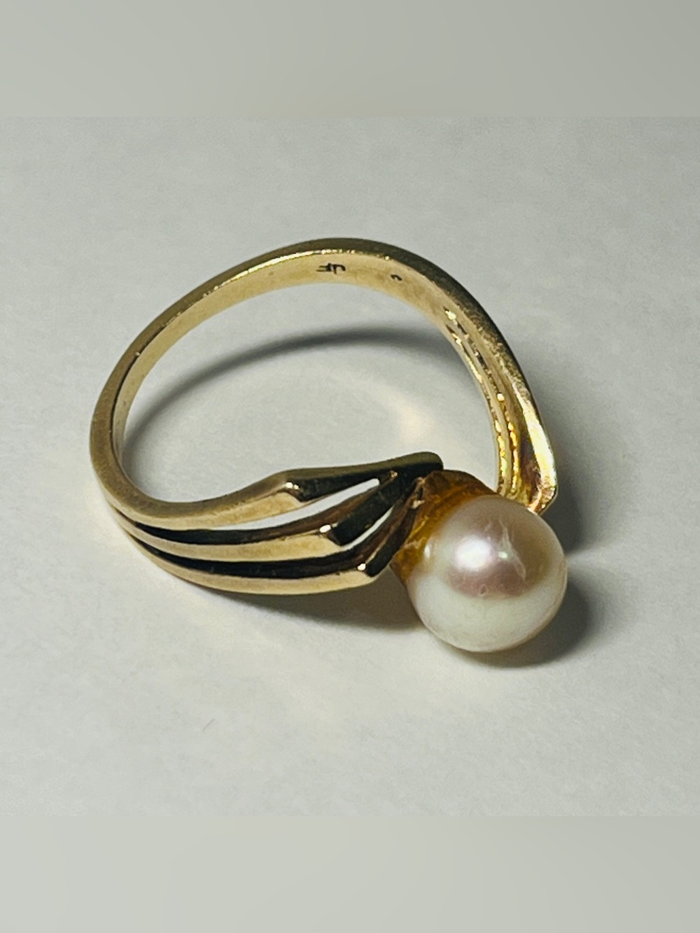 14K Yellow Gold Pearl Ring | Vintage Circa Mid-Century to 1970s | Solitare Pearl